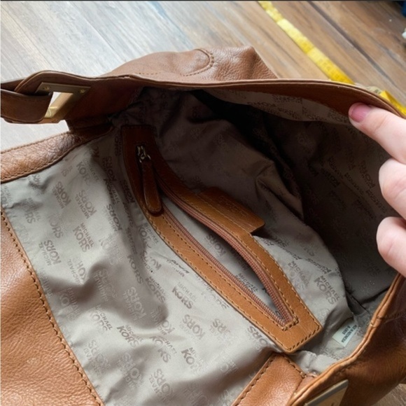 MICHAEL KORS BROWN TAN SHOULDER BAG - Picture 8 of 14